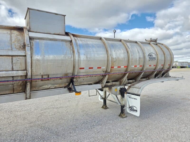 U-4809 1988 Bar-bel 7000 Gallon Stainless Steel Semi Tanker U-4809 1988 Bar-bel 7000 Gallon Stainless Steel Semi Tanker