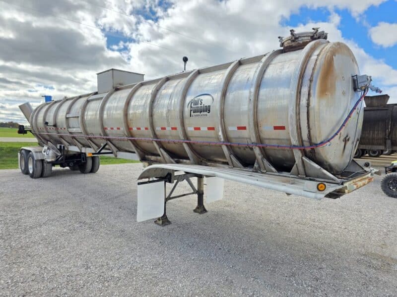 U-4809 1988 Bar-bel 7000 Gallon Stainless Steel Semi Tanker U-4809 1988 Bar-bel 7000 Gallon Stainless Steel Semi Tanker