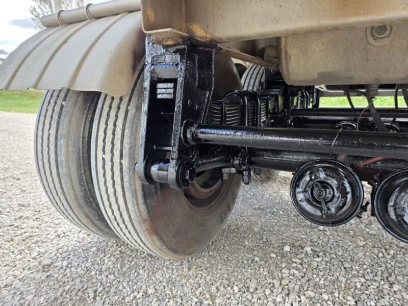 U-4809 1988 Bar-bel 7000 Gallon Stainless Steel Semi Tanker U-4809 1988 Bar-bel 7000 Gallon Stainless Steel Semi Tanker