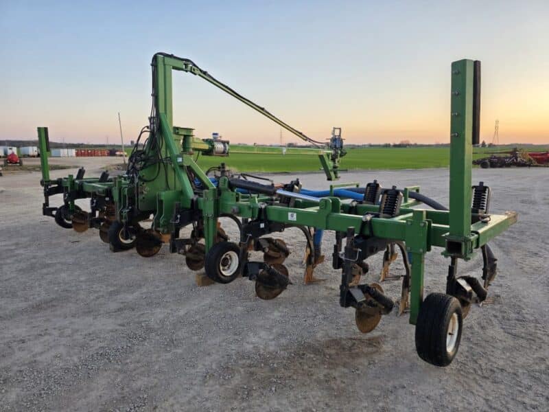 28′ Dietrich Series 70 Toolbar on 24″ Spacings w. 6″ Stinger