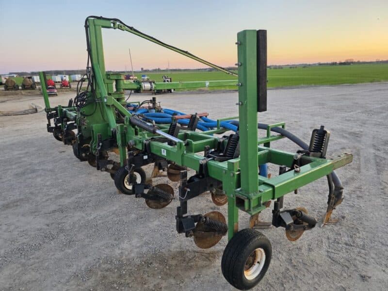 28′ Dietrich Series 70 Toolbar on 24″ Spacings w. 6″ Stinger