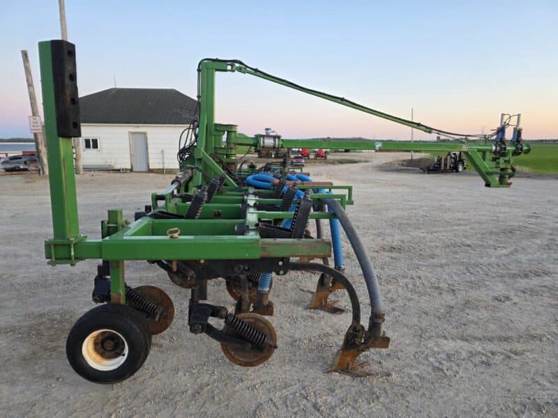 28′ Dietrich Series 70 Toolbar on 24″ Spacings w. 6″ Stinger