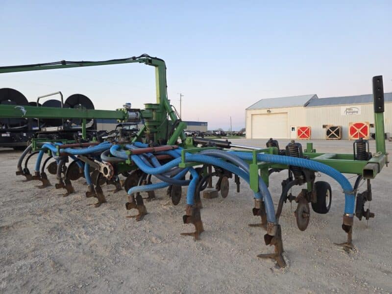 28′ Dietrich Series 70 Toolbar on 24″ Spacings w. 6″ Stinger