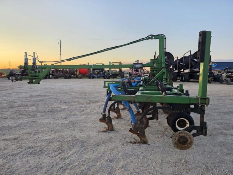 28′ Dietrich Series 70 Toolbar on 24″ Spacings w. 6″ Stinger
