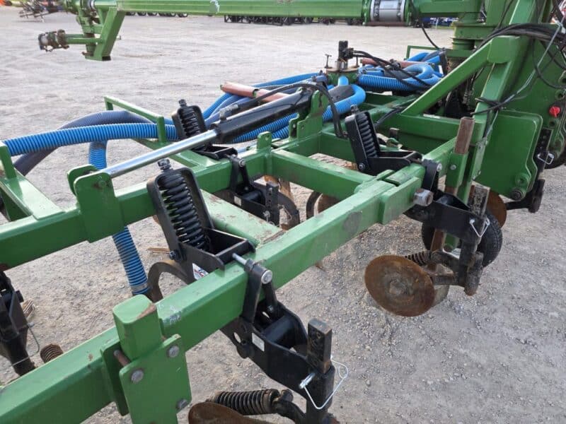 28′ Dietrich Series 70 Toolbar on 24″ Spacings w. 6″ Stinger