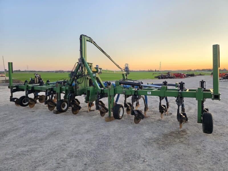 28′ Dietrich Series 70 Toolbar on 24″ Spacings w. 6″ Stinger