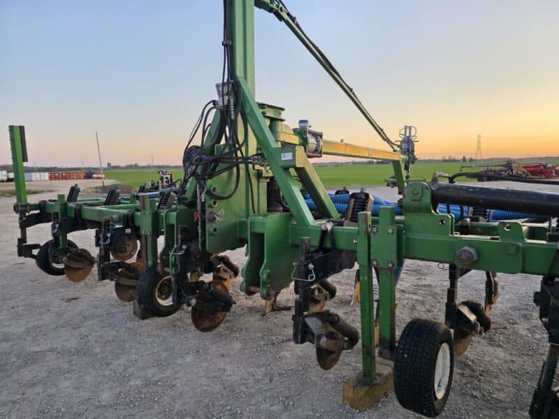 28′ Dietrich Series 70 Toolbar on 24″ Spacings w. 6″ Stinger