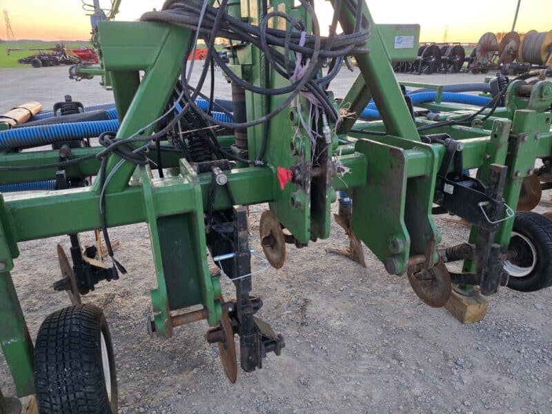 28′ Dietrich Series 70 Toolbar on 24″ Spacings w. 6″ Stinger