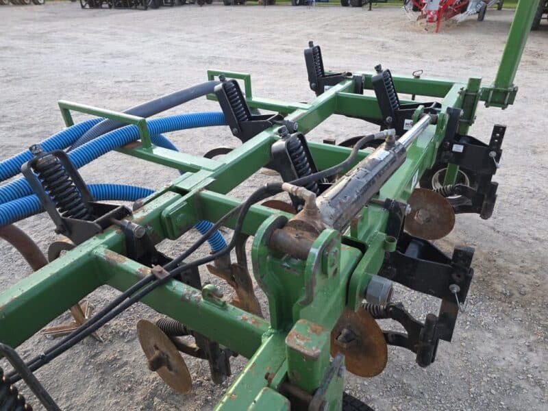 28′ Dietrich Series 70 Toolbar on 24″ Spacings w. 6″ Stinger