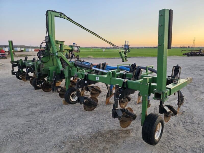 28′ Dietrich Series 70 Toolbar on 24″ Spacings w. 6″ Stinger