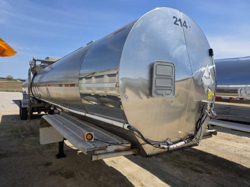 U-4814 1998 TrailMaster 7000 Gallon Stainless Steel Semi Tanker