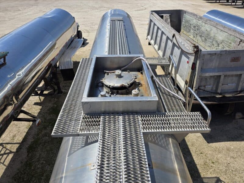 U-4814 1998 TrailMaster 7000 Gallon Stainless Steel Semi Tanker