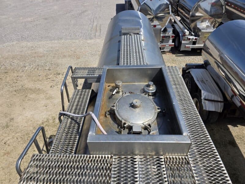 U-4814 1998 TrailMaster 7000 Gallon Stainless Steel Semi Tanker