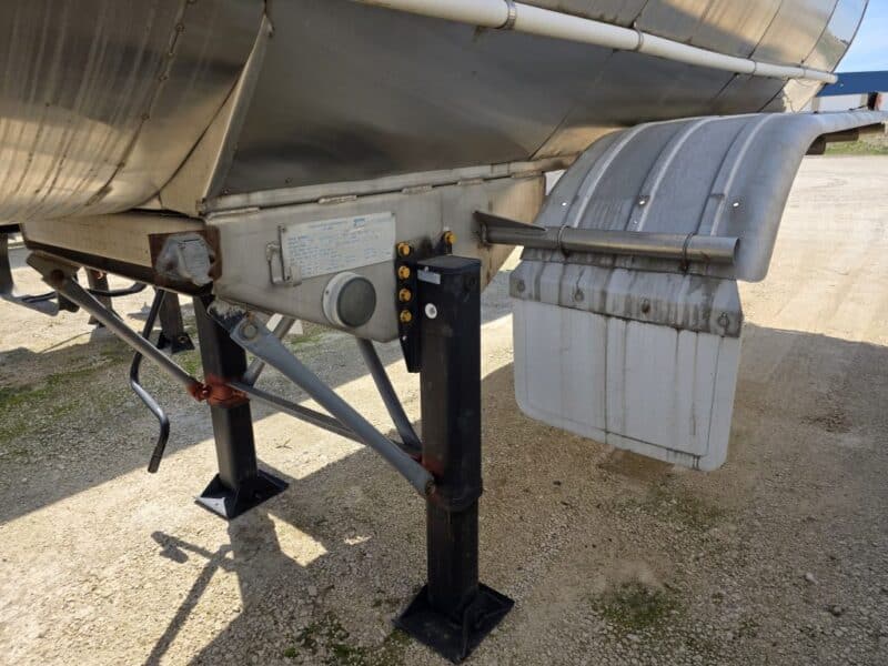 U-4814 1998 TrailMaster 7000 Gallon Stainless Steel Semi Tanker