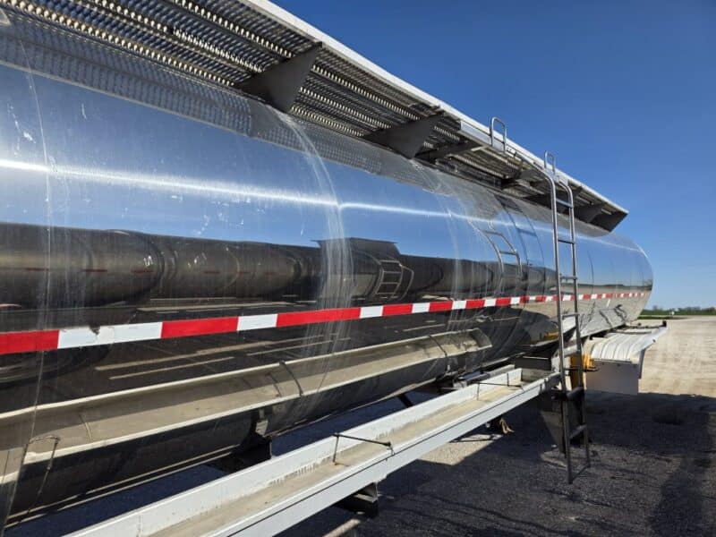 U-4810 1995 Brenner 7000 Gallon Stainless Steel Semi Tanker