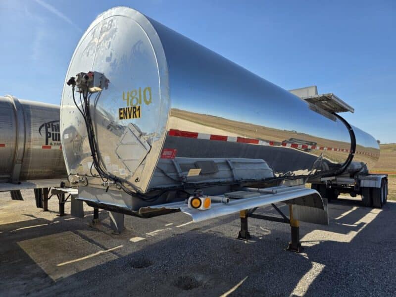 U-4810 1995 Brenner 7000 Gallon Stainless Steel Semi Tanker