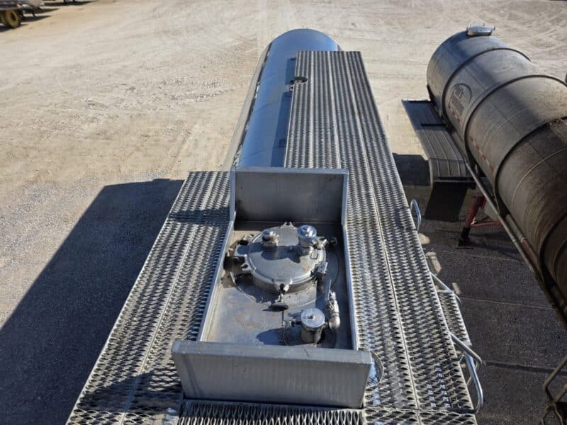 U-4810 1995 Brenner 7000 Gallon Stainless Steel Semi Tanker