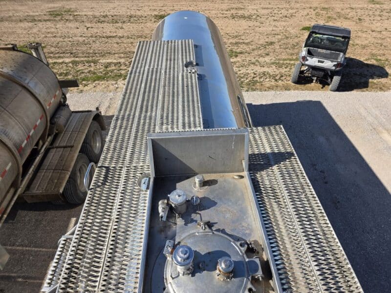 U-4810 1995 Brenner 7000 Gallon Stainless Steel Semi Tanker