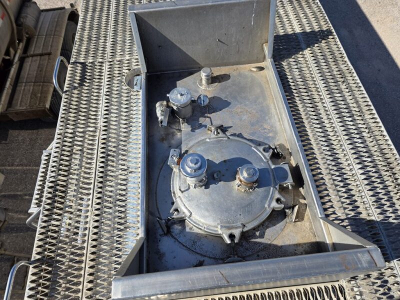 U-4810 1995 Brenner 7000 Gallon Stainless Steel Semi Tanker