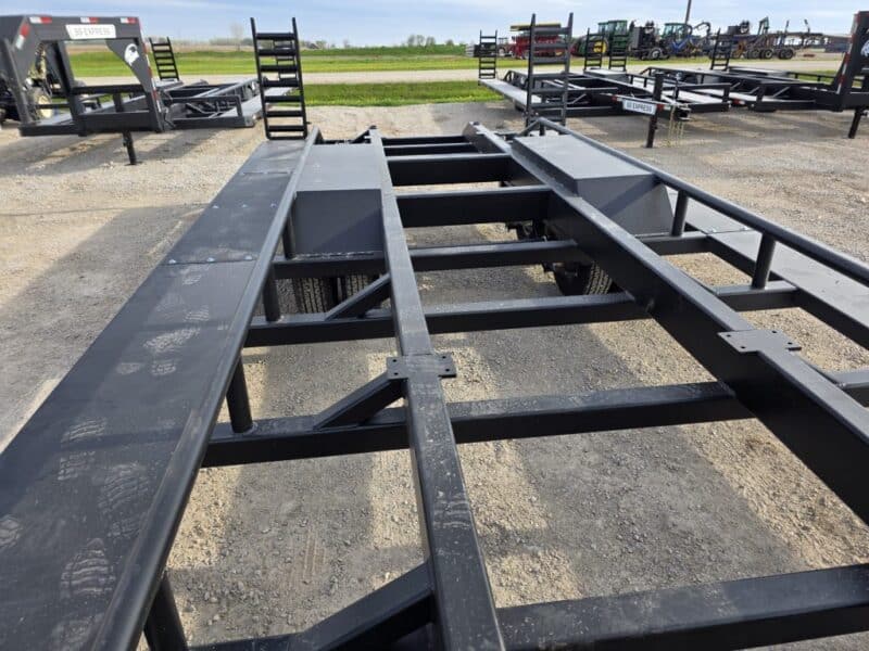 SS EXPRESS Gooseneck Manure Boat Trailer For Wolverine and Crawler Agitation Boats