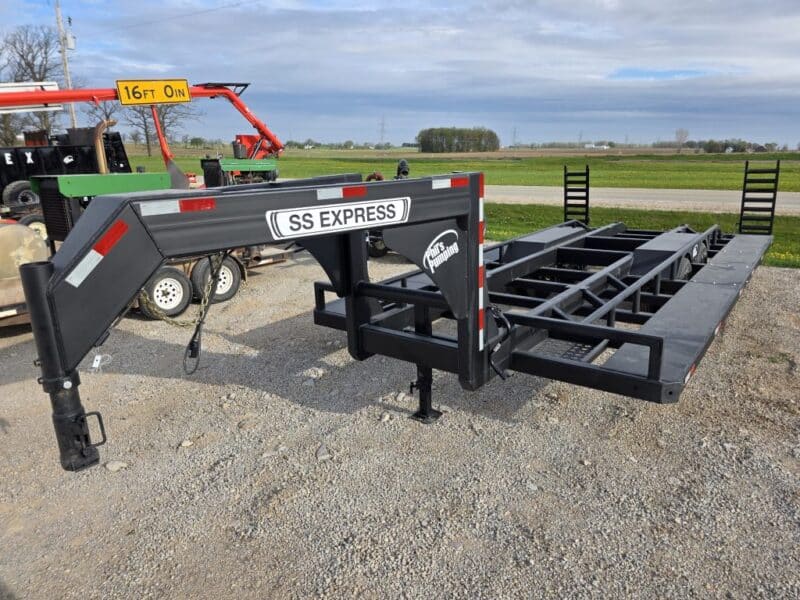 SS EXPRESS Gooseneck Manure Boat Trailer For Wolverine and Crawler Agitation Boats