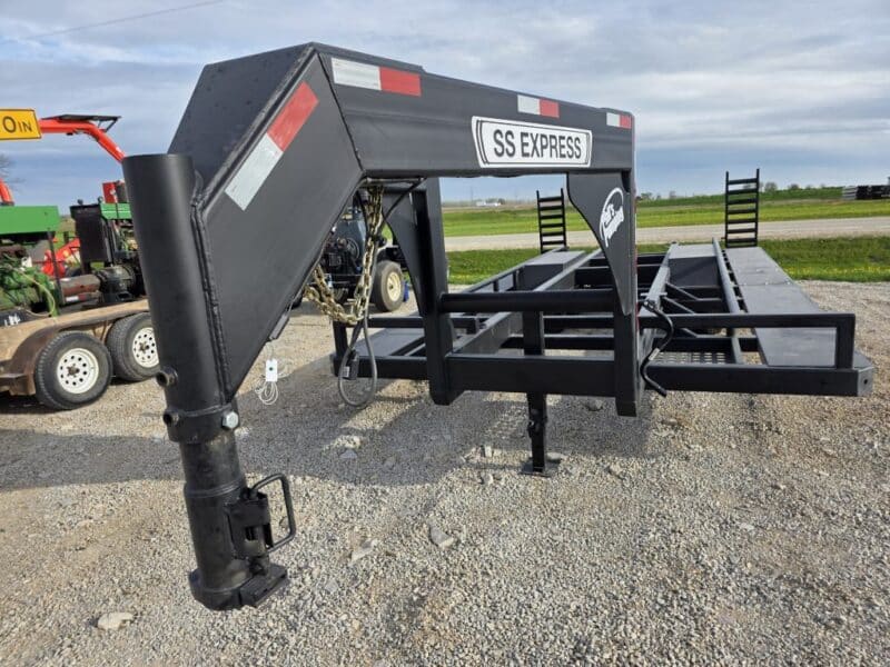 SS EXPRESS Gooseneck Manure Boat Trailer For Wolverine and Crawler Agitation Boats