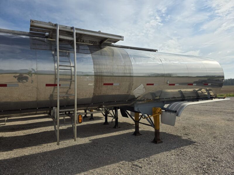 U-4811 1989 Sunshine 7000 Gallon Stainless Steel Semi Tanker