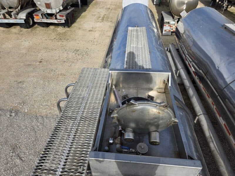 U-4811 1989 Sunshine 7000 Gallon Stainless Steel Semi Tanker