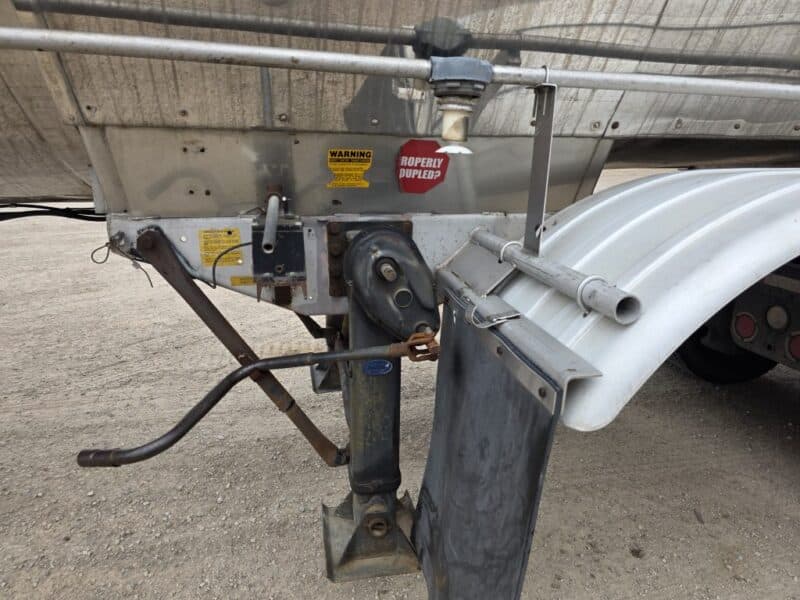 U-4817 1986 Bulk 7000 Gallon Stainless Steel Semi Tanker- Center Unload