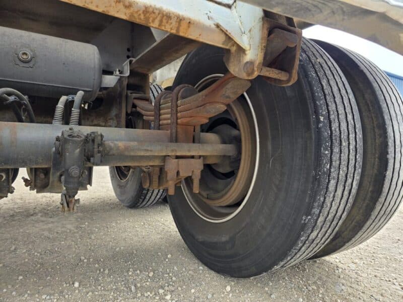 U-4817 1986 Bulk 7000 Gallon Stainless Steel Semi Tanker- Center Unload