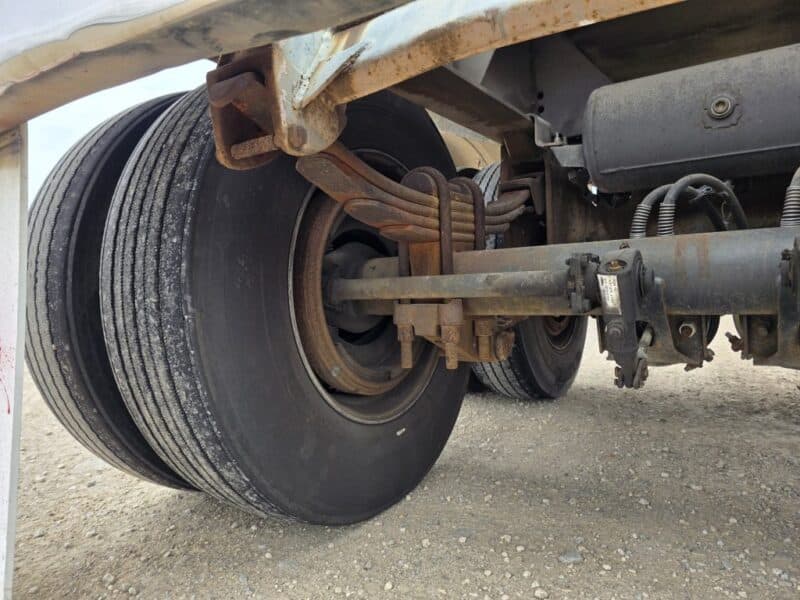 U-4817 1986 Bulk 7000 Gallon Stainless Steel Semi Tanker- Center Unload