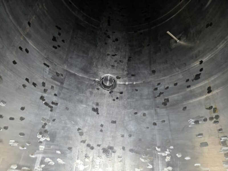 U-4817 1986 Bulk 7000 Gallon Stainless Steel Semi Tanker- Center Unload