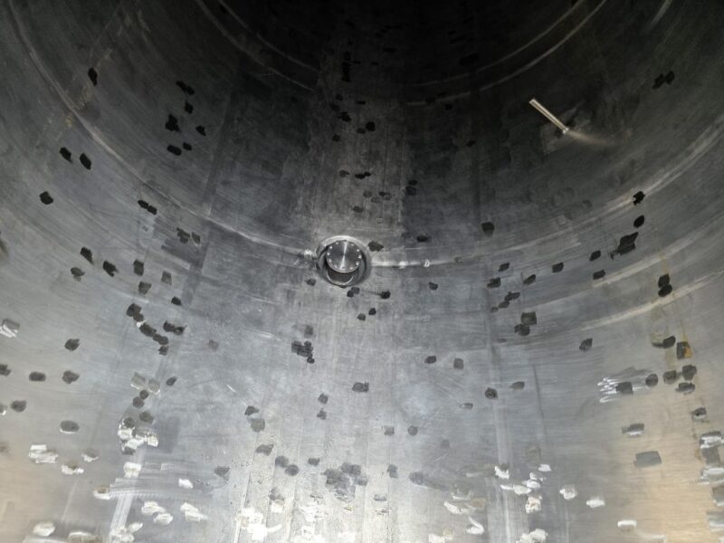 U-4817 1986 Bulk 7000 Gallon Stainless Steel Semi Tanker- Center Unload