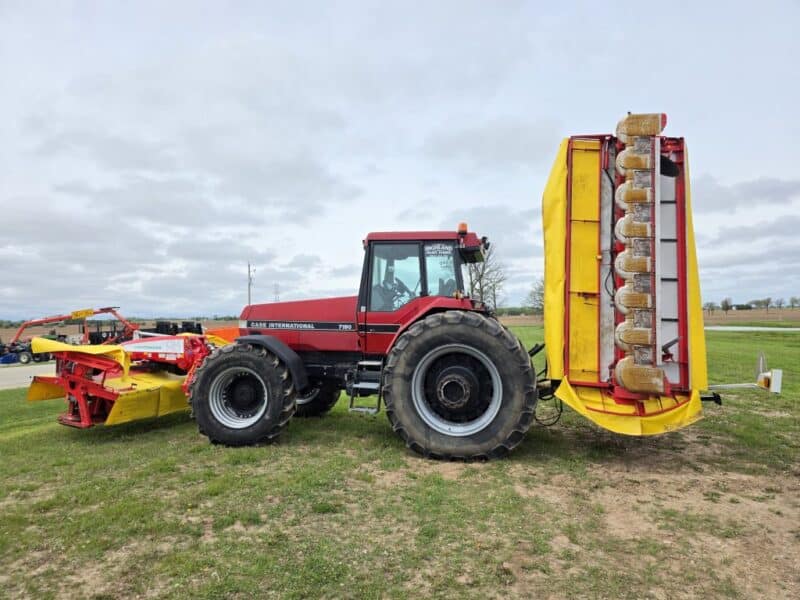 Case 7150 with Front 3 PT and PTO w. Triple Mower