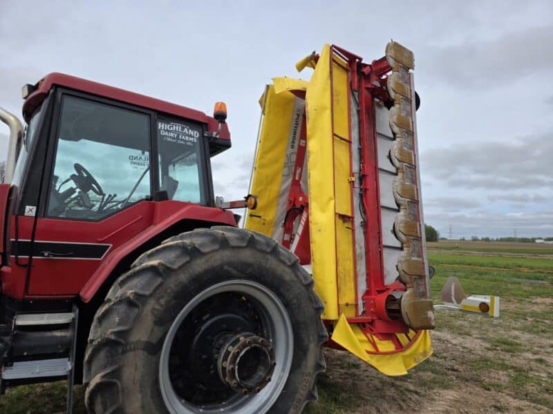 Case 7150 with Front 3 PT and PTO w. Triple Mower