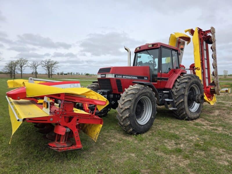 Case 7150 with Front 3 PT and PTO w. Triple Mower