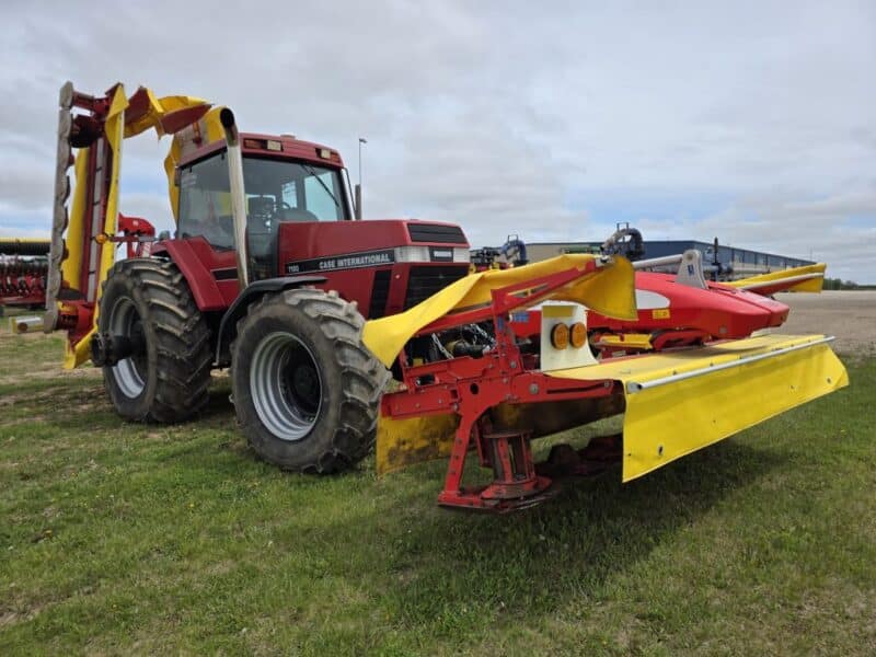 Case 7150 with Front 3 PT and PTO w. Triple Mower