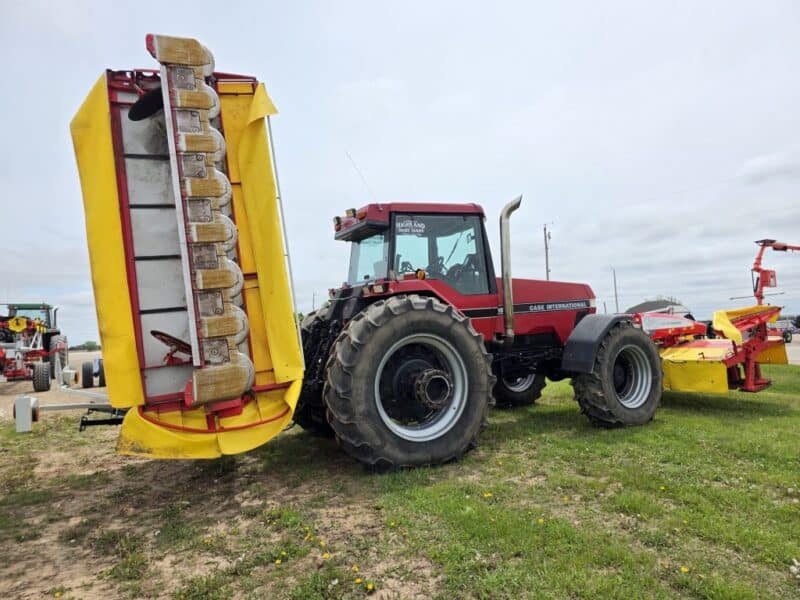 Case 7150 with Front 3 PT and PTO w. Triple Mower