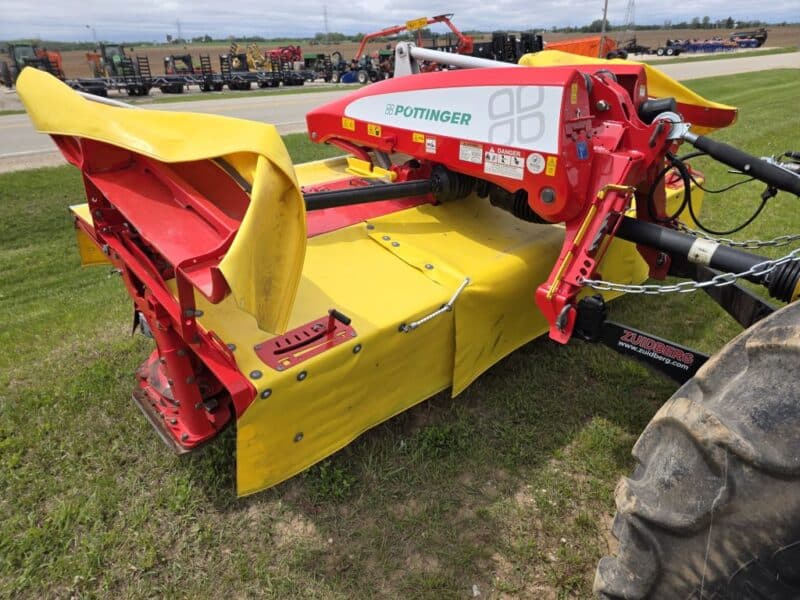 Case 7150 with Front 3 PT and PTO w. Triple Mower
