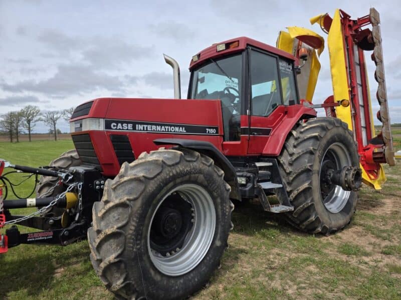 Case 7150 with Front 3 PT and PTO w. Triple Mower