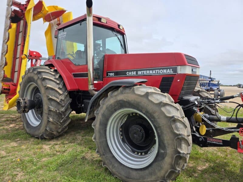Case 7150 with Front 3 PT and PTO w. Triple Mower