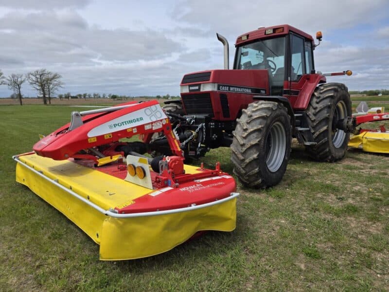 Case 7150 with Front 3 PT and PTO w. Triple Mower