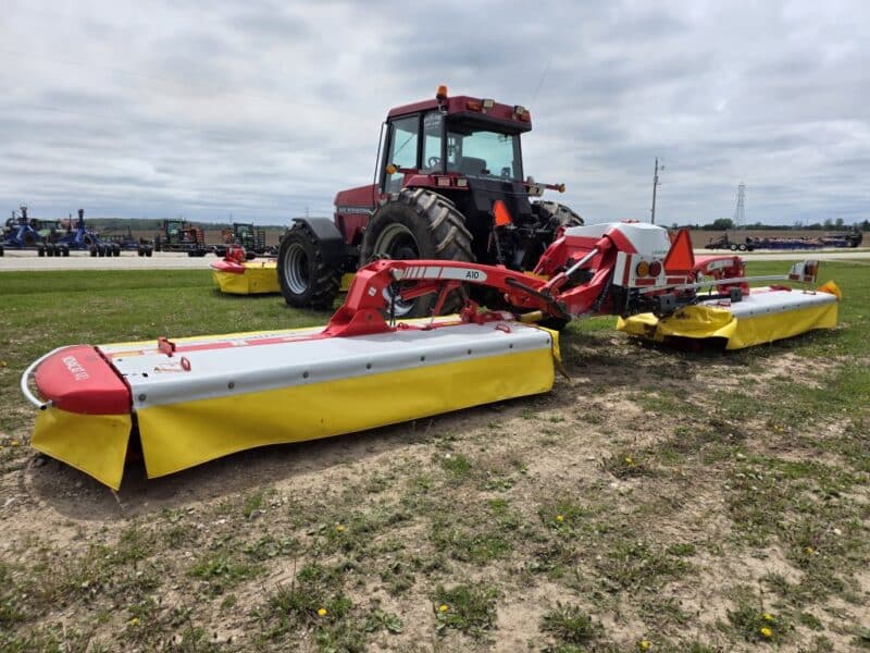 Case 7150 with Front 3 PT and PTO w. Triple Mower