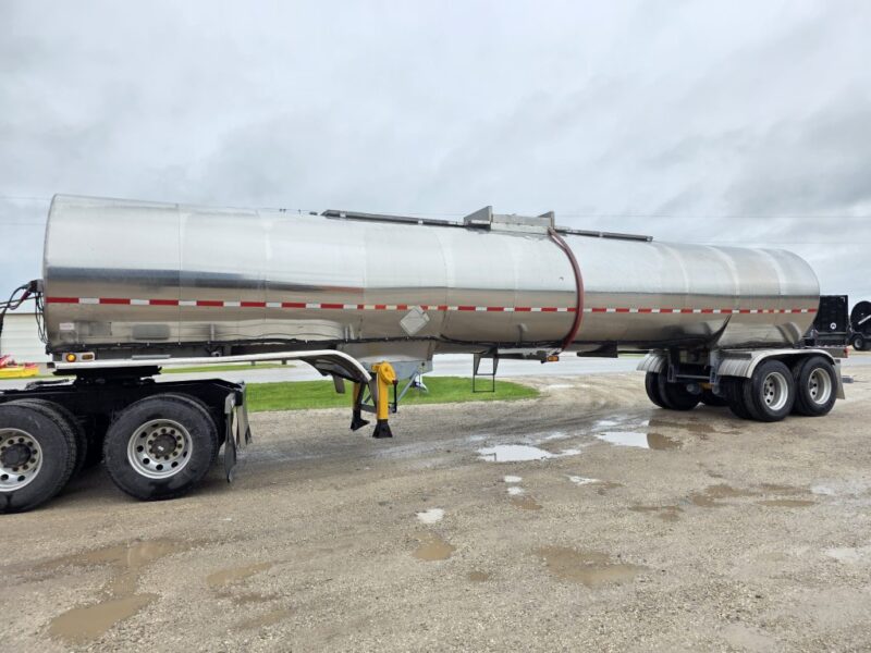 U-4813 1988 Brenner 7000 Gallon Stainless Steel Semi Tanker