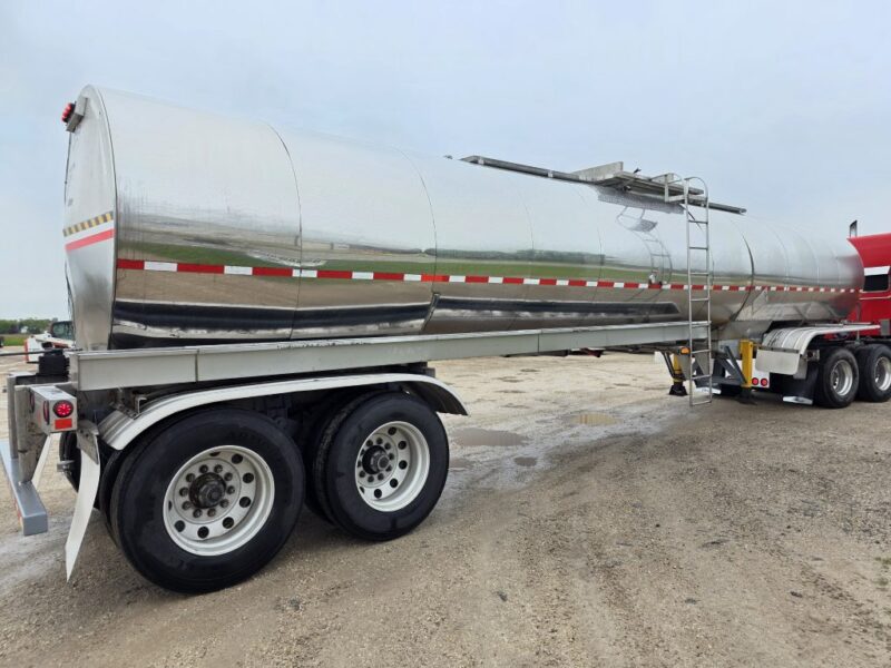 U-4813 1988 Brenner 7000 Gallon Stainless Steel Semi Tanker