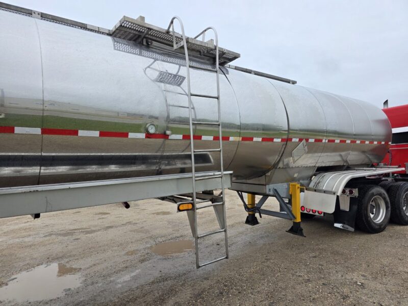 U-4813 1988 Brenner 7000 Gallon Stainless Steel Semi Tanker
