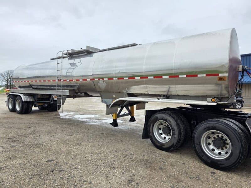 U-4813 1988 Brenner 7000 Gallon Stainless Steel Semi Tanker