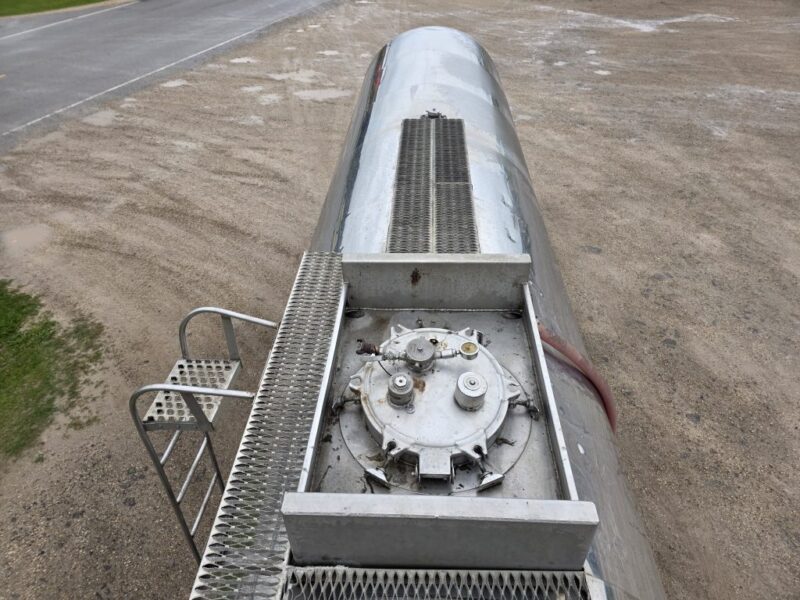 U-4813 1988 Brenner 7000 Gallon Stainless Steel Semi Tanker