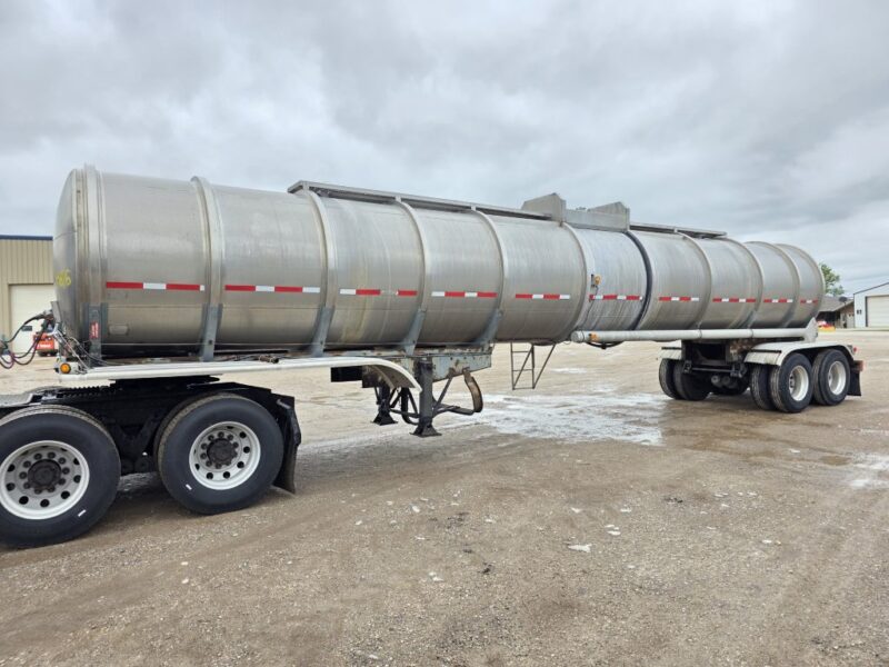 U-4816 1982 Heil 7500 Gallon Stainless Steel Semi Tanker