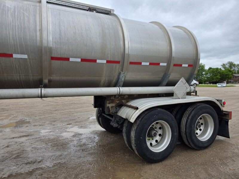 U-4816 1982 Heil 7500 Gallon Stainless Steel Semi Tanker